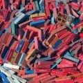 Die besten Bilder in der Kategorie unglaublich: Container Chaos nach Tsunami