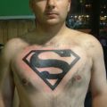 Die besten Bilder:  Position 96 in lustige tattoos - Superman Tattoo on Breast