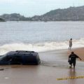 Die besten Bilder in der Kategorie shit_happens: Bad Place for Parking - Car engulfs in Beach