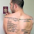 Die besten Bilder:  Position 28 in schlechte tattoos - Persönliche Ausweis Daten auf Rücken Tattoo Fail