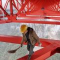 Die besten Bilder in der Kategorie gefaehrlich: Gefährlicher Job - Brücke kehren