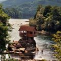 Die besten Bilder in der Kategorie wohnen: Haus im Fluss