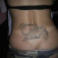 Die besten Bilder in der Kategorie schlechte_tattoos: Schöner Rücken - Kack Tattoo