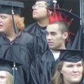 Die besten Bilder in der Kategorie menschen: College Absolventen Kappe auf Irokesen Frisur