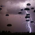 Die besten Bilder in der Kategorie allgemein: Fallschirmspringer in Gewitter