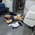 Die besten Bilder:  Position 29 in betrunkene - Subway Strip Sleep
