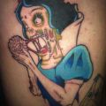 Die besten Bilder in der Kategorie lustige_tattoos: Zombie-Schneewittchen Tattoo