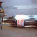 Die besten Bilder in der Kategorie strassenmalerei: Cola-Flasche, Straßenmalerei
