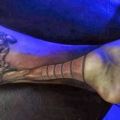Die besten Bilder in der Kategorie coole_tattoos: Comic Style, Fuß, Wade, Kung fu, 3D Tattoo, optische Täuschung