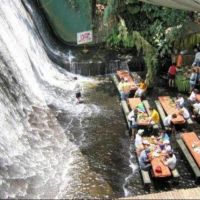 Essen im Wasserfall