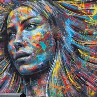 Farbenfrohes Graffiti Portrait von David Walker