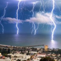 Badewetter - Blitz Gewitter über Meer