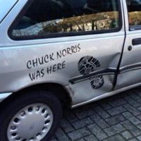 Chuck Norris Was Here - HaHa, Chuck Norris hätte das Auto vernichtet