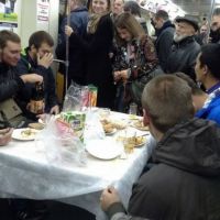 Do it yourself Speisewagen - Abendessen in der U-Bahn