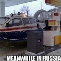 Meanwhile in Russia - Luftkissenboot an Tankstelle