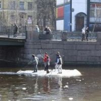 Eisberg-Surfen durch die Stadt - Gute Idee