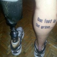 One Foot in the Grave - Amputiertes Bein Tattoo Fun