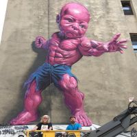 Baby Hulk, Muskeln, Grafitti, Hauswand