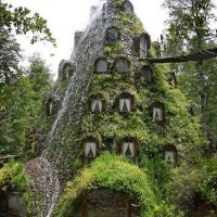 Hobbits, Haus, Pflanzen, Springbrunnen, Wald, Hängebrücke